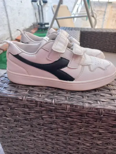 Zapatillas blancas con velcro para niños - miniatura 1