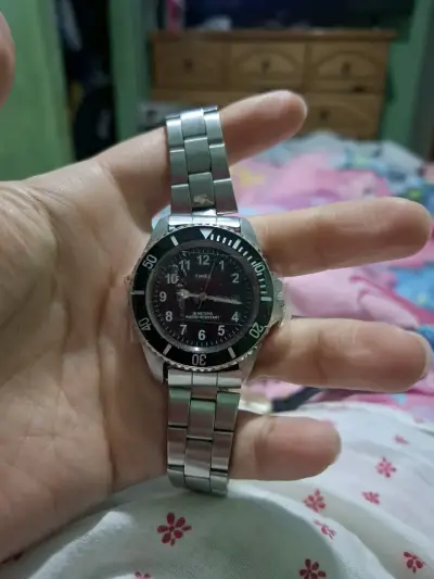 Reloj de pulsera metálico estilo moderno - miniatura 3