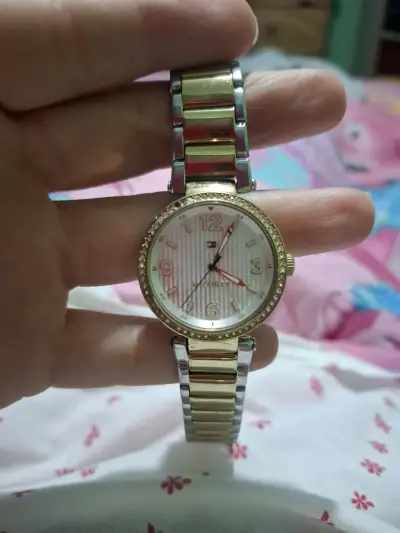 Reloj de pulsera metálico estilo moderno - miniatura 4