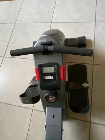 Máquina de remo Muvo con pantalla digital - miniatura 1