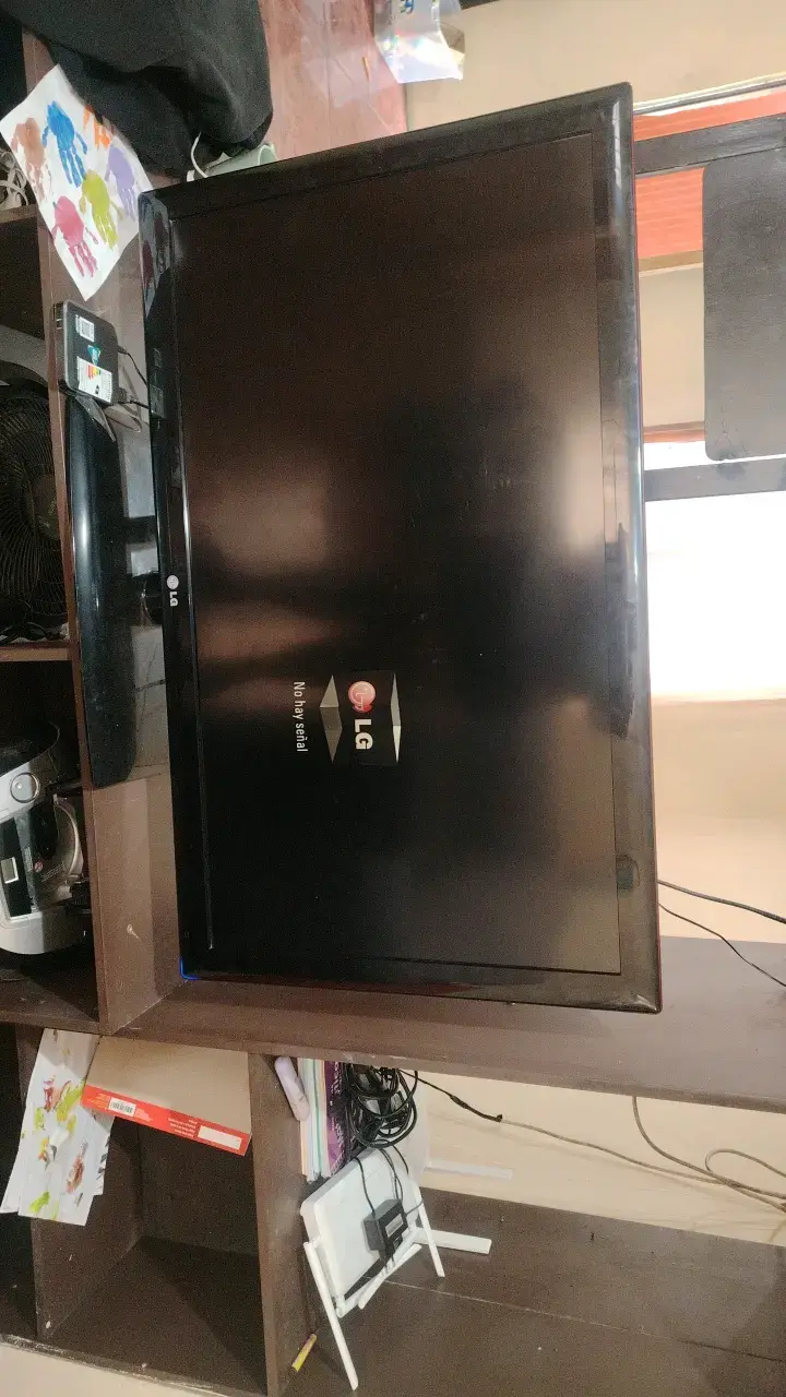 Televisor LG de 32 pulgadas en buen estado