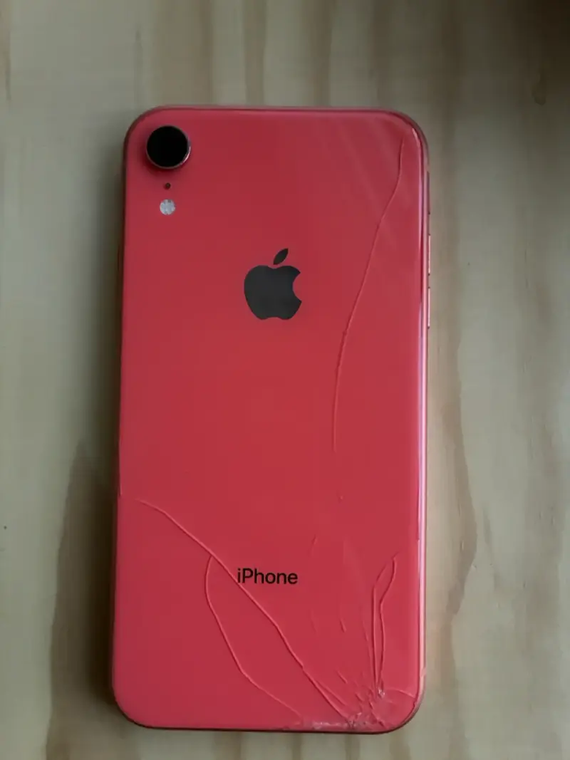iPhone XR sandía con detalles en la carcasa