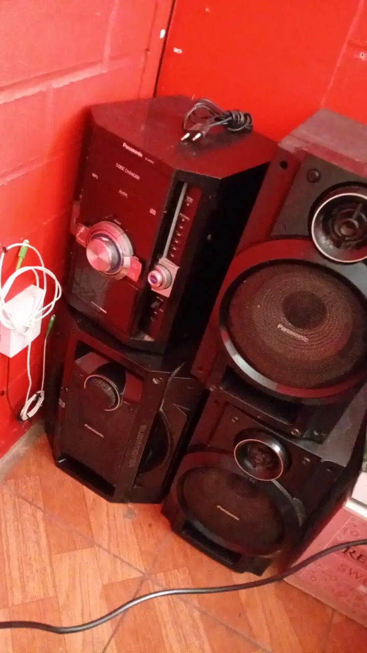 Sistema de sonido Panasonic con subwoofer - 2