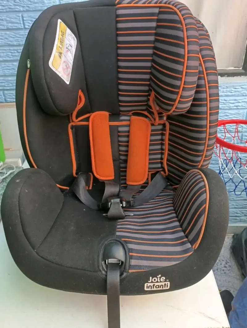 Silla de auto Joie Infanti negra y naranja - 2