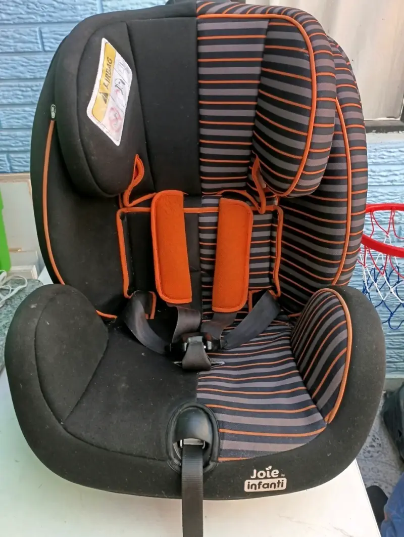 Silla de auto Joie Infanti negra y naranja - 3