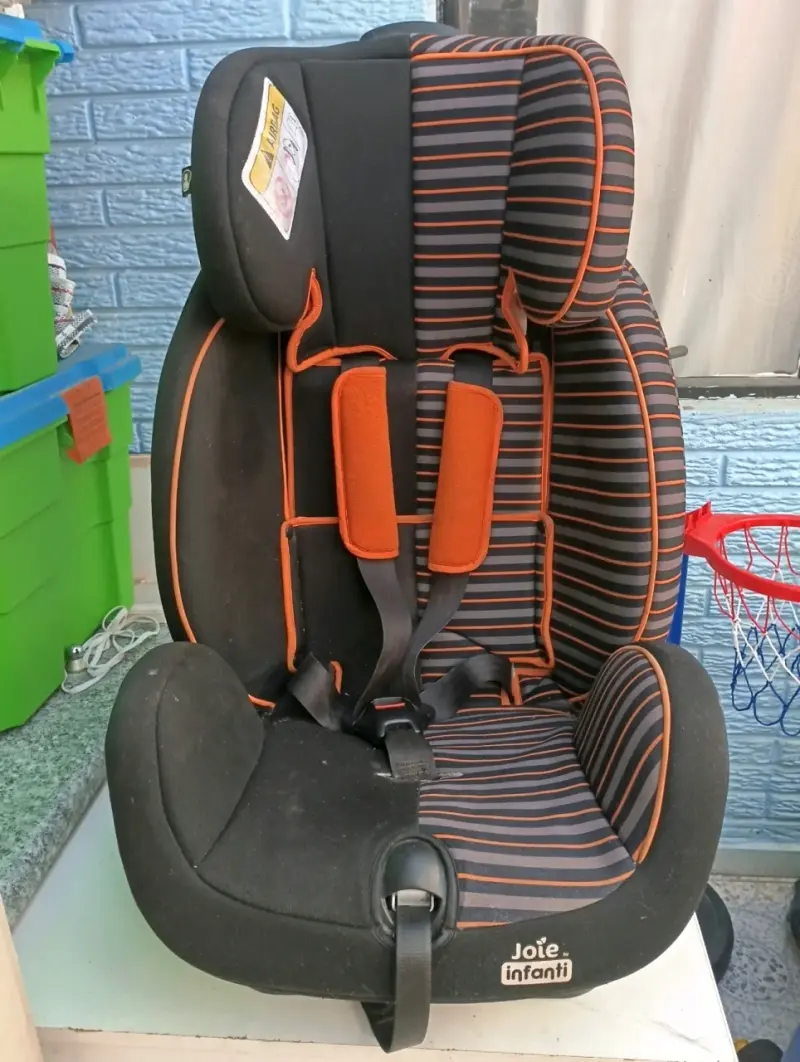 Silla de auto Joie Infanti negra y naranja - 4
