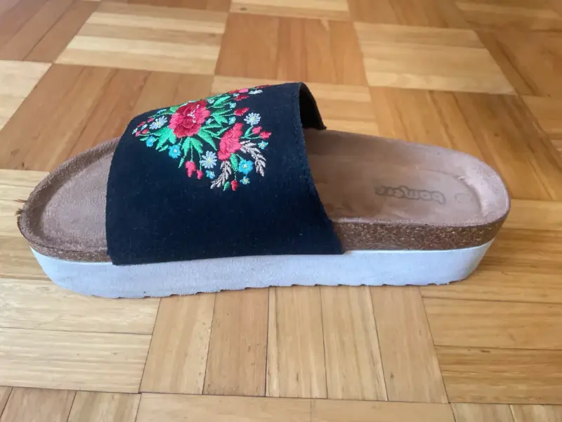Sandalias negras bordadas Bomerang - 5