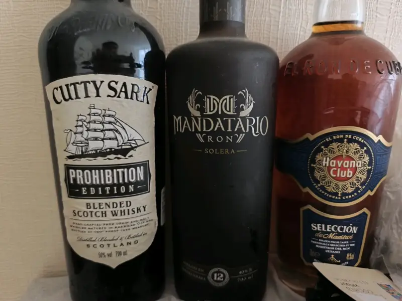 Set de licores premium: whisky y ron - 1