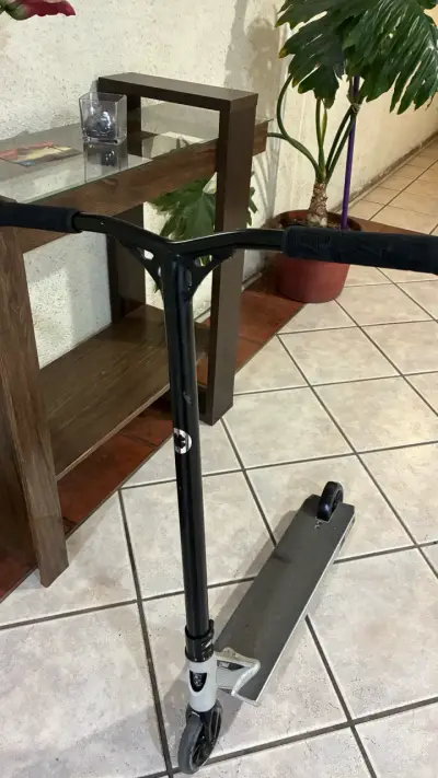 Scooter freestyle negro para acrobacias - miniatura 1