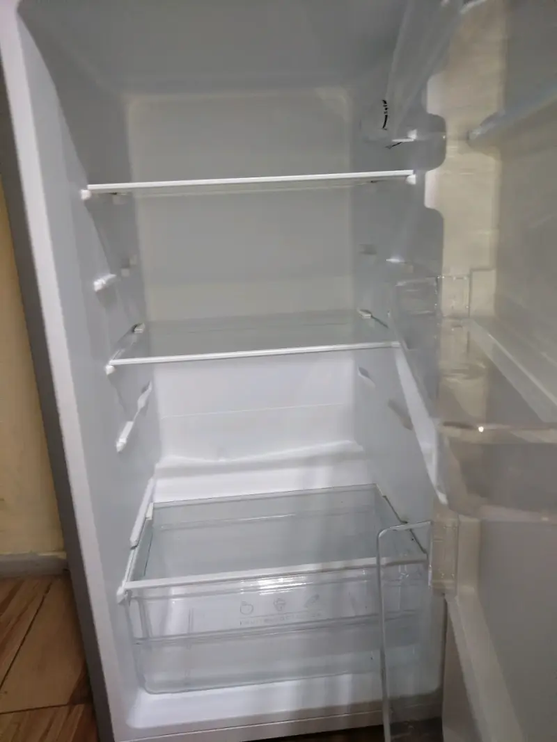 Refrigerador Midea rojo de una puerta - 3