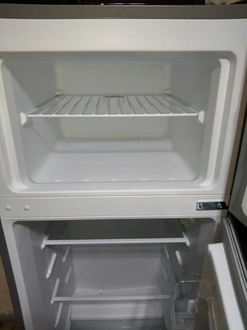 Refrigerador Midea rojo de una puerta - 4