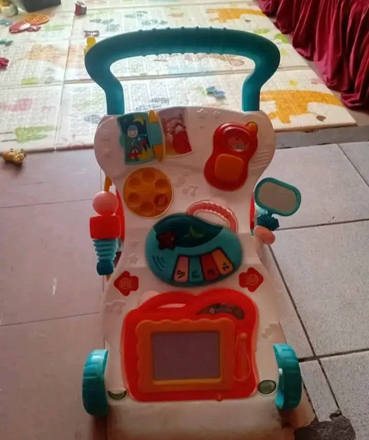 Andador de bebé con actividades didácticas - 1