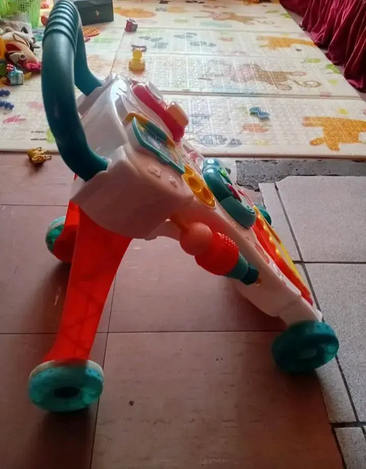 Andador de bebé con actividades didácticas - 2