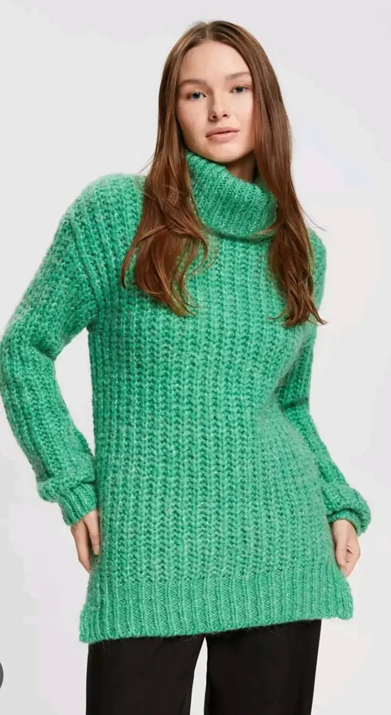 Suéter verde de lana con cuello alto - 3