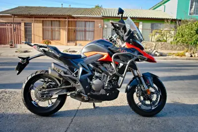 Moto Zontes 310X deportiva en excelente estado - miniatura 1
