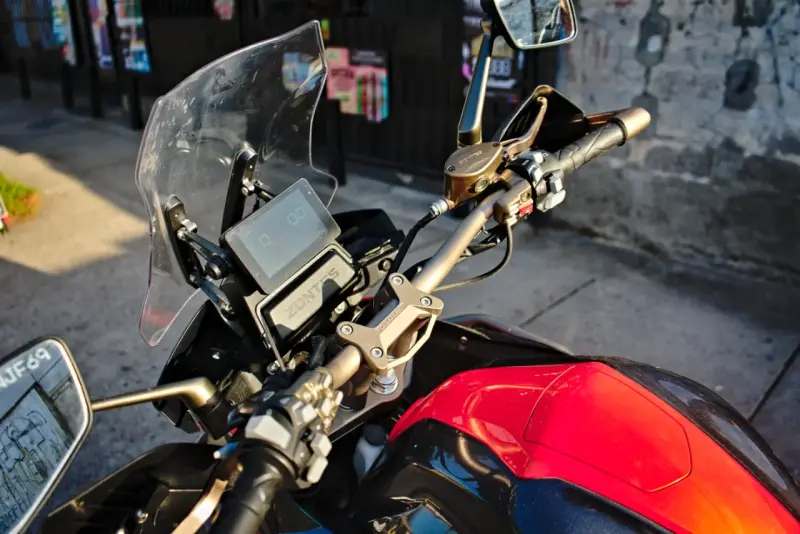 Moto Zontes 310X deportiva en excelente estado - 6