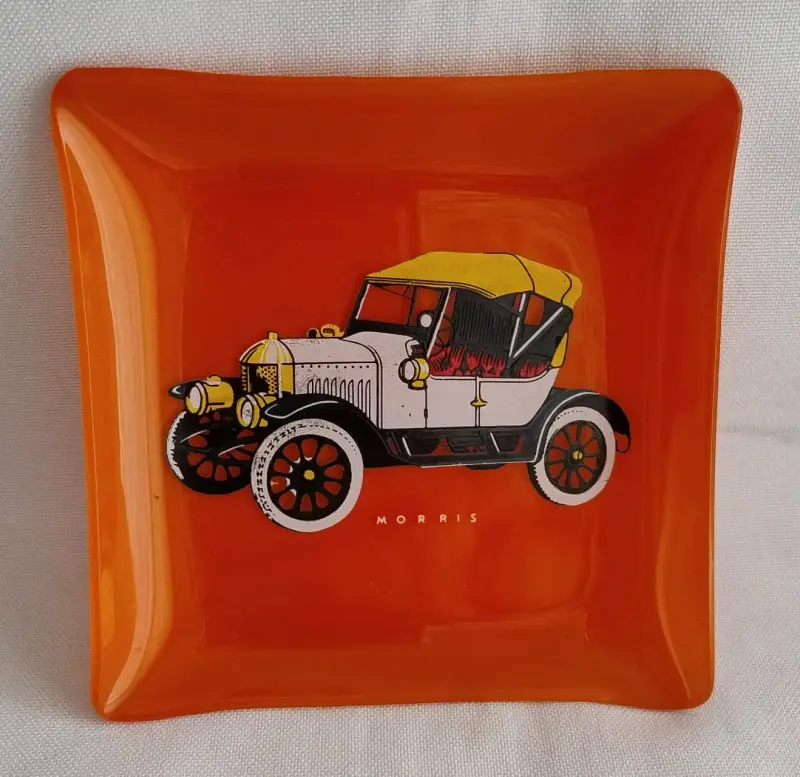 Cenicero decorativo vintage con auto Morris - 2