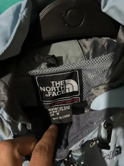 Chaqueta impermeable The North Face celeste - miniatura 4
