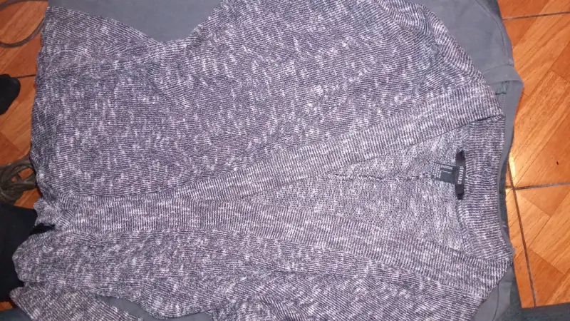 Suéter gris de punto para mujer