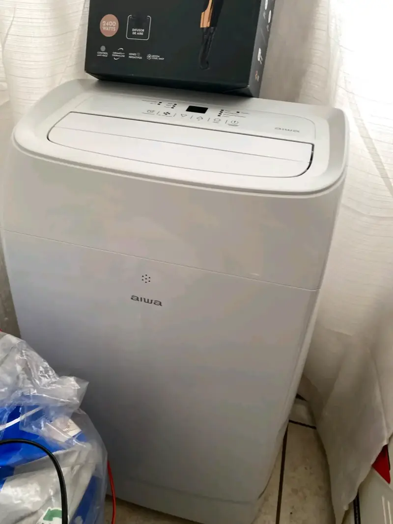 Aire acondicionado portátil Aiwa 2400W