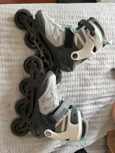 Patines + casco + mochila + rodilleras y coderas - miniatura 4