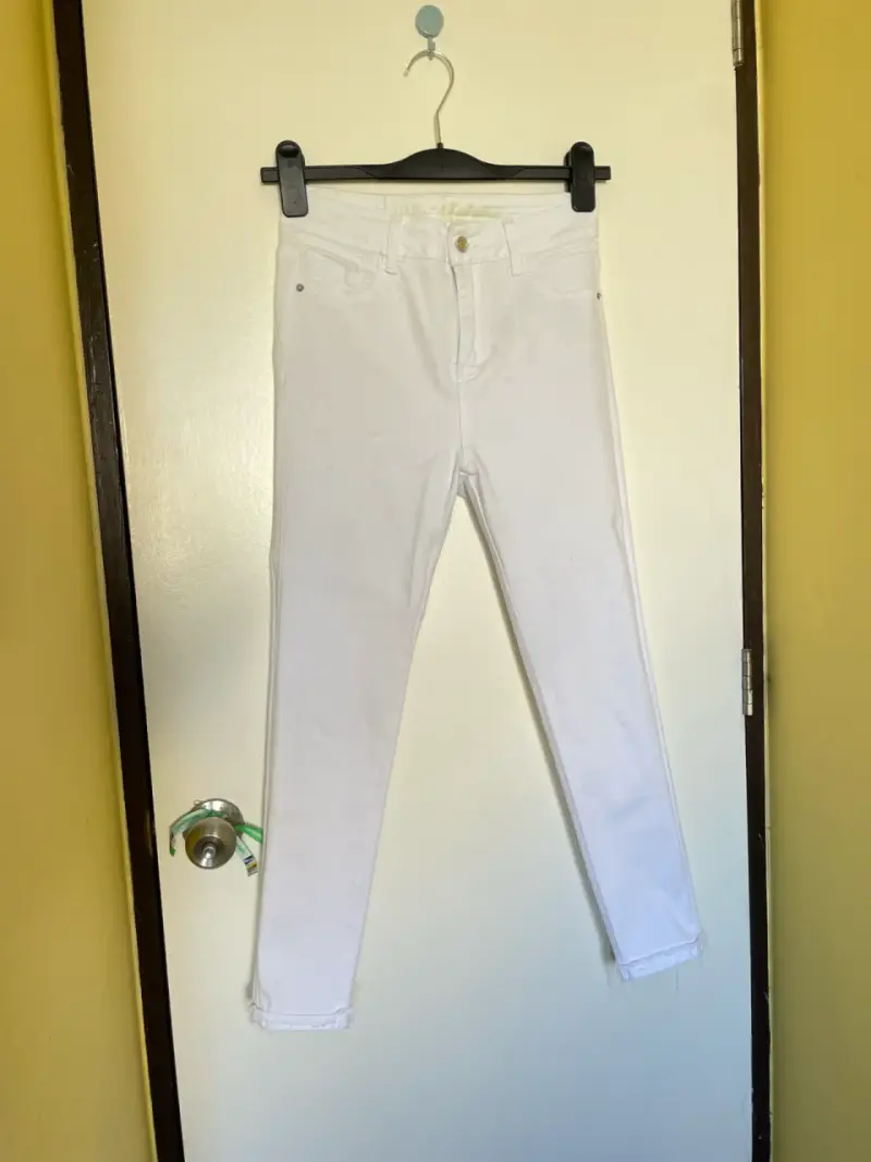 Jeans blancos ajustados para mujer