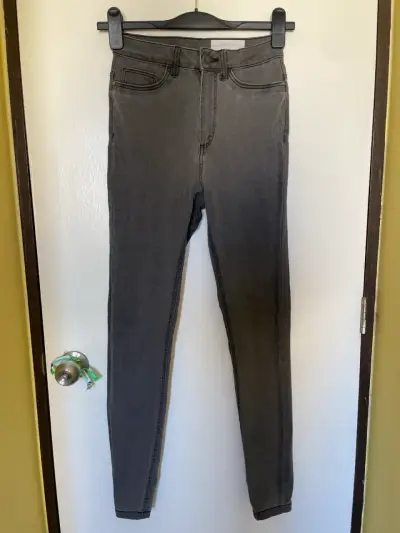 Jeans blancos ajustados para mujer - miniatura 3
