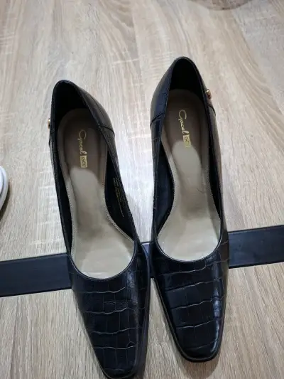Zapatos de tacón negros elegantes - miniatura 2