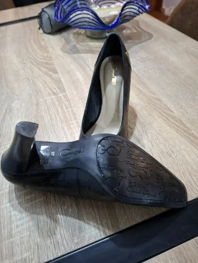 Zapatos de tacón negros elegantes - miniatura 4