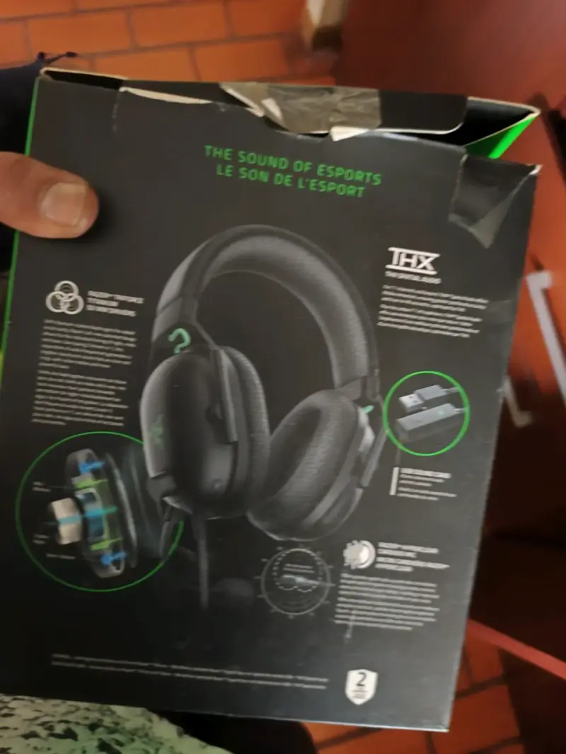 Auriculares Razer con sonido THX - 1