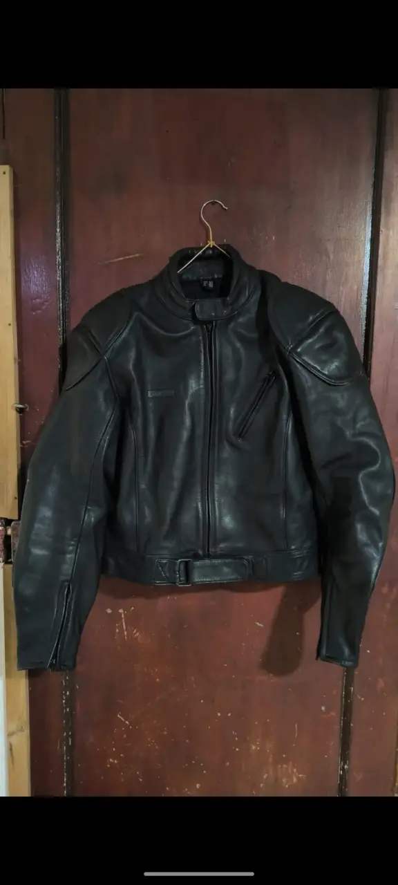 Chaqueta de cuero negra para moto - 1