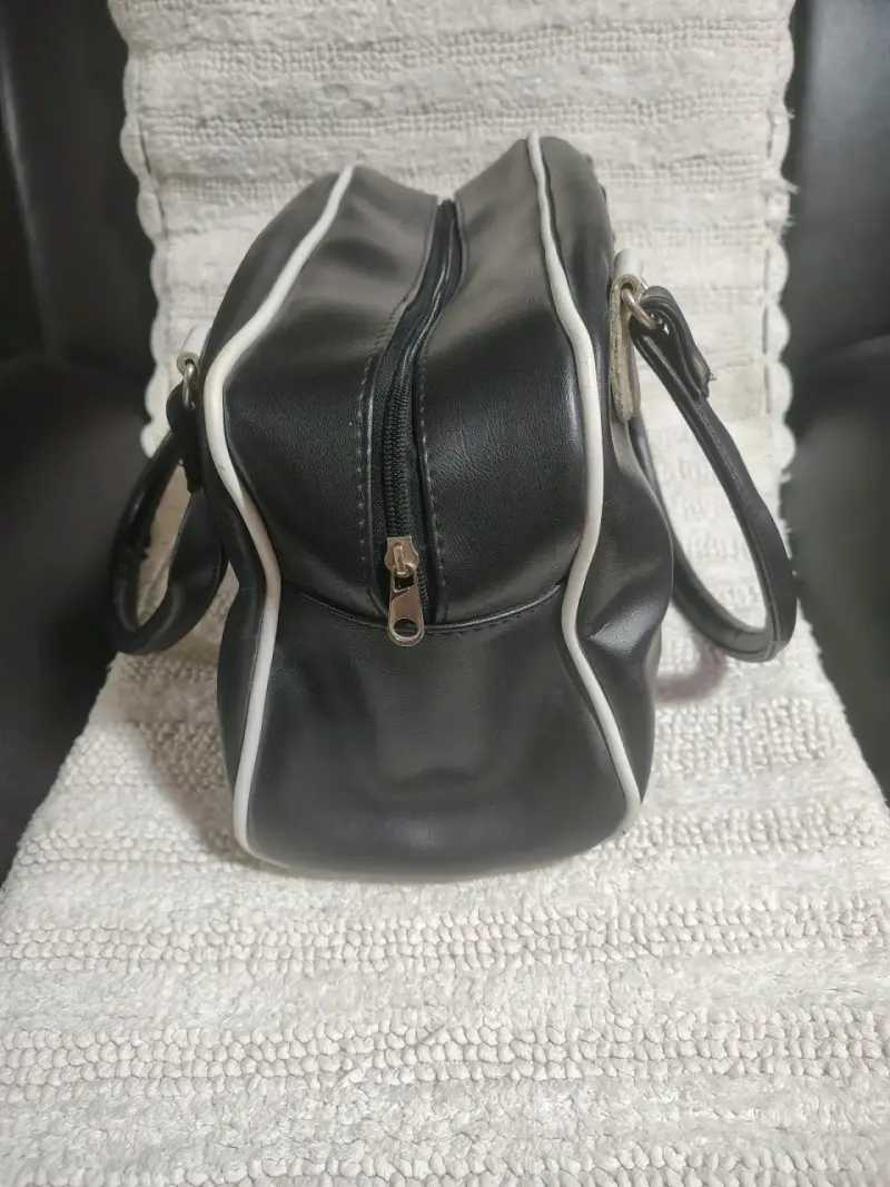 Bolso Converse negro con estrella roja - 2