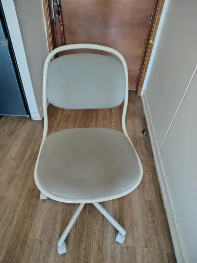Silla giratoria y mesa oficina beige - miniatura 1