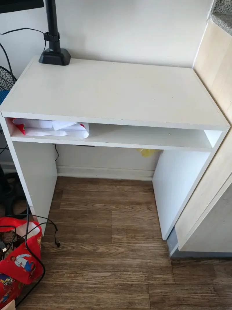 Silla giratoria y mesa oficina beige - 2