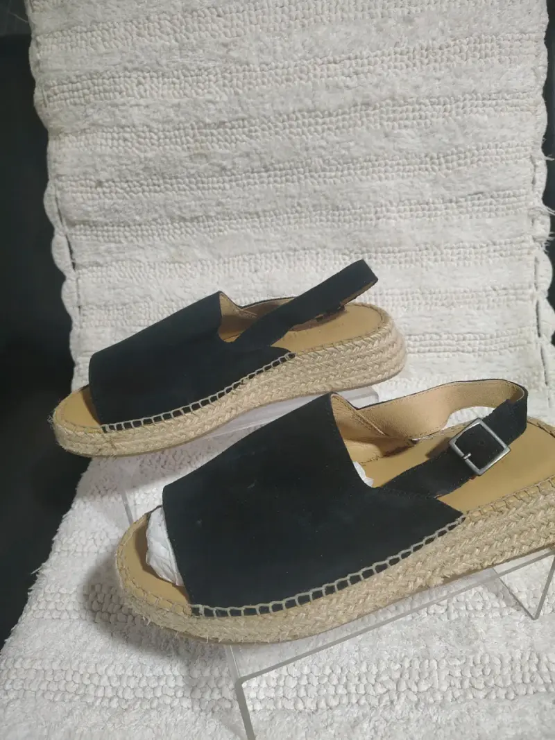 Sandalias negras de plataforma con hebilla - 1