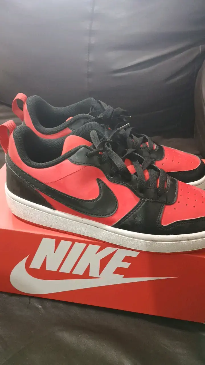Zapatillas Nike rojas y negras para hombre - 2