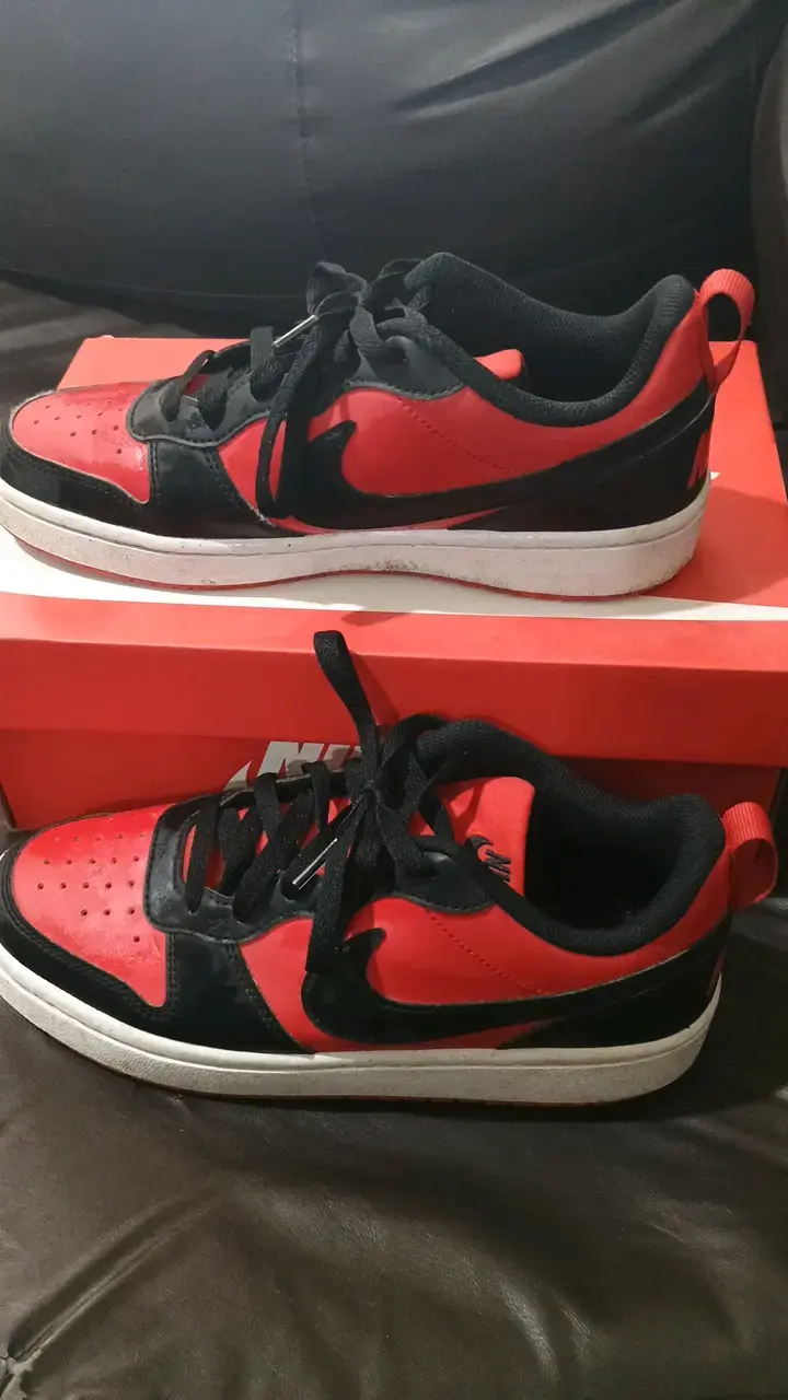 Zapatillas Nike rojas y negras para hombre - 4