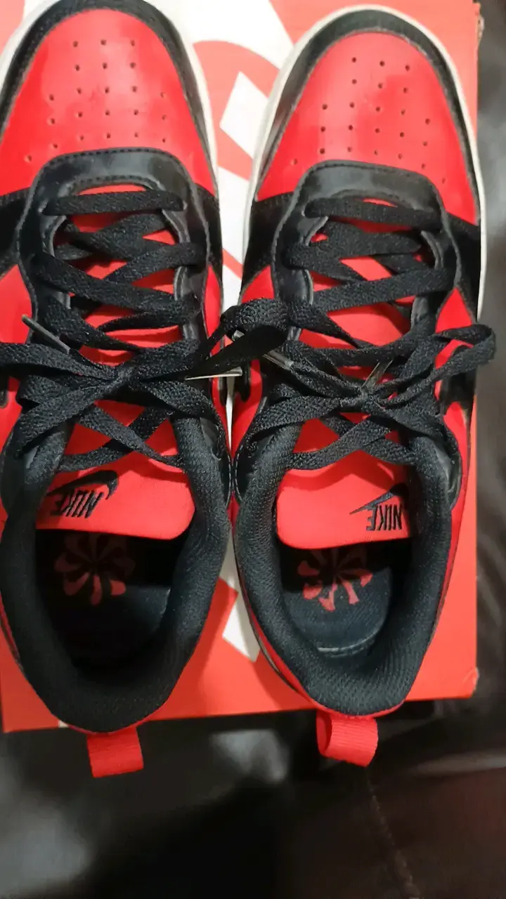 Zapatillas Nike rojas y negras para hombre - 5
