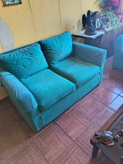 Sofá de dos plazas color turquesa - miniatura 1