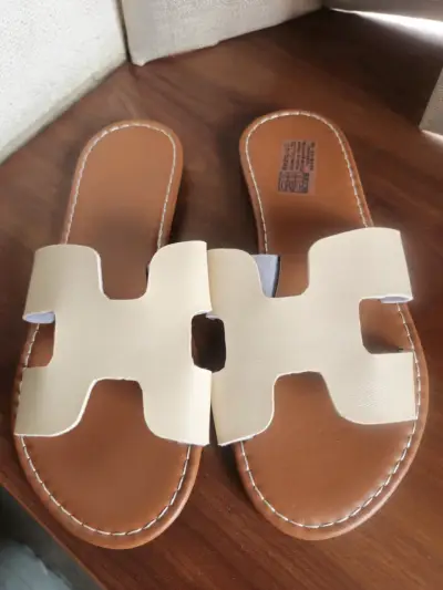 Sandalias planas beige de cuero sintético talla 35 - miniatura 1