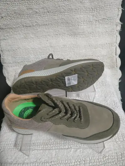 Zapatillas de mujer color verde oliva - miniatura 1