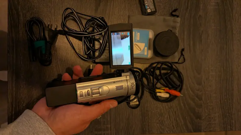 Sony Handycam HDR CX200 - 1
