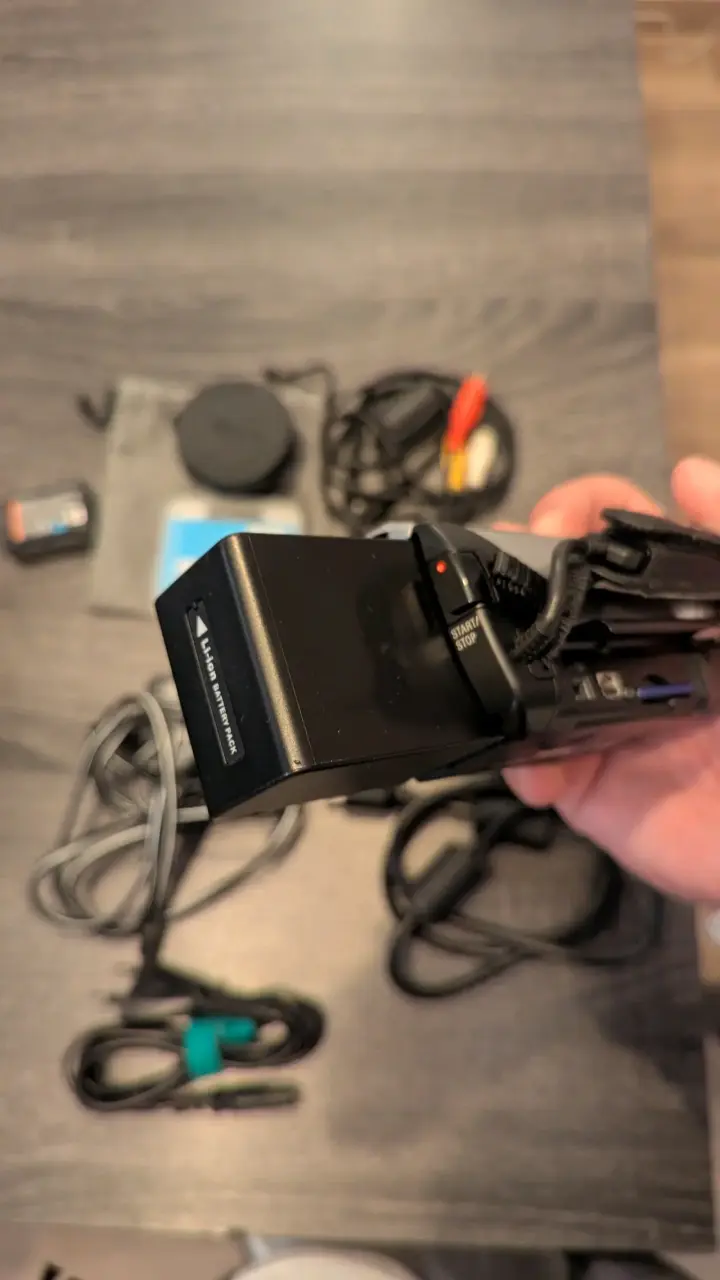 Sony Handycam HDR CX200 - 4
