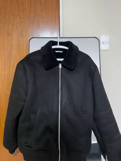 Chaqueta negra de invierno con forro - miniatura 2