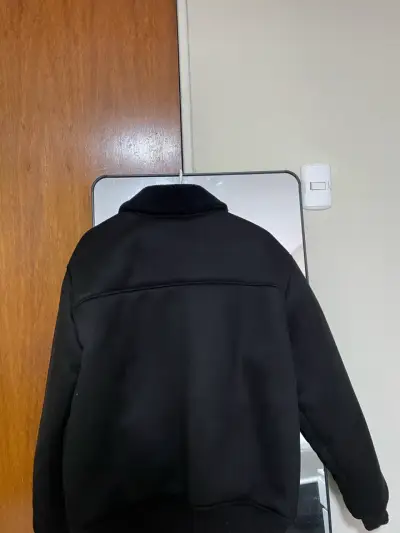 Chaqueta negra de invierno con forro - miniatura 3
