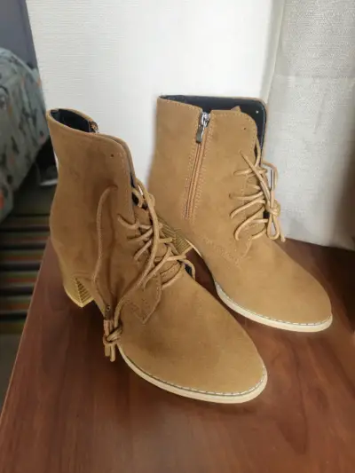 Botines de gamuza camel con cordones talla 35 - miniatura 1