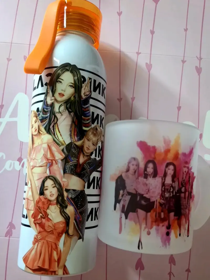 Botella y taza con diseño de grupo musical - 1