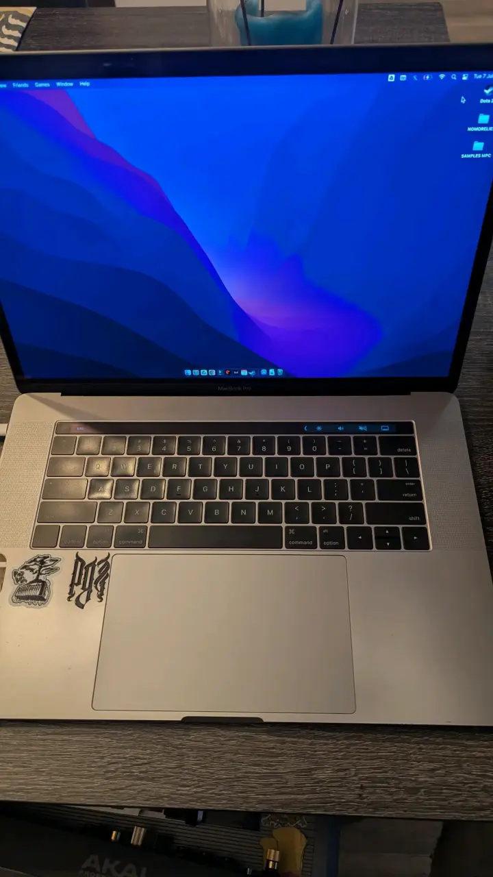 MacBook Pro Late 2016 16" - 1