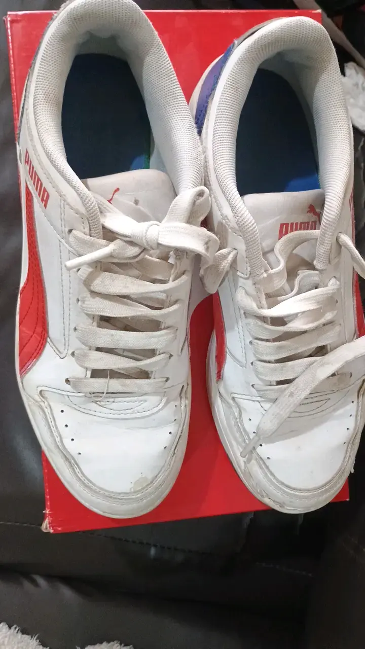 Zapatillas deportivas Puma blancas y rojas - 2