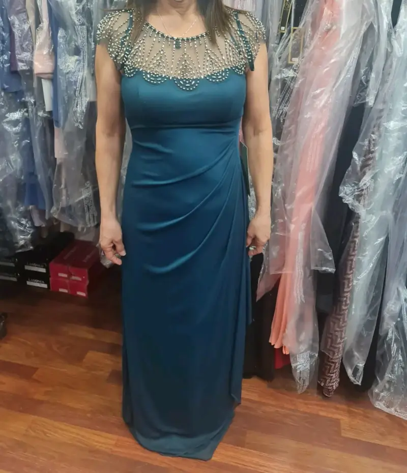 Vestido largo azul con detalles brillantes - 1